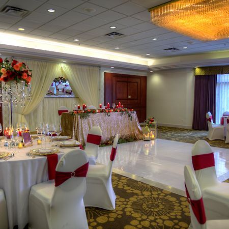 Executive Suites Hotel & Conference Center, Metro Vancouver Бърнаби Екстериор снимка