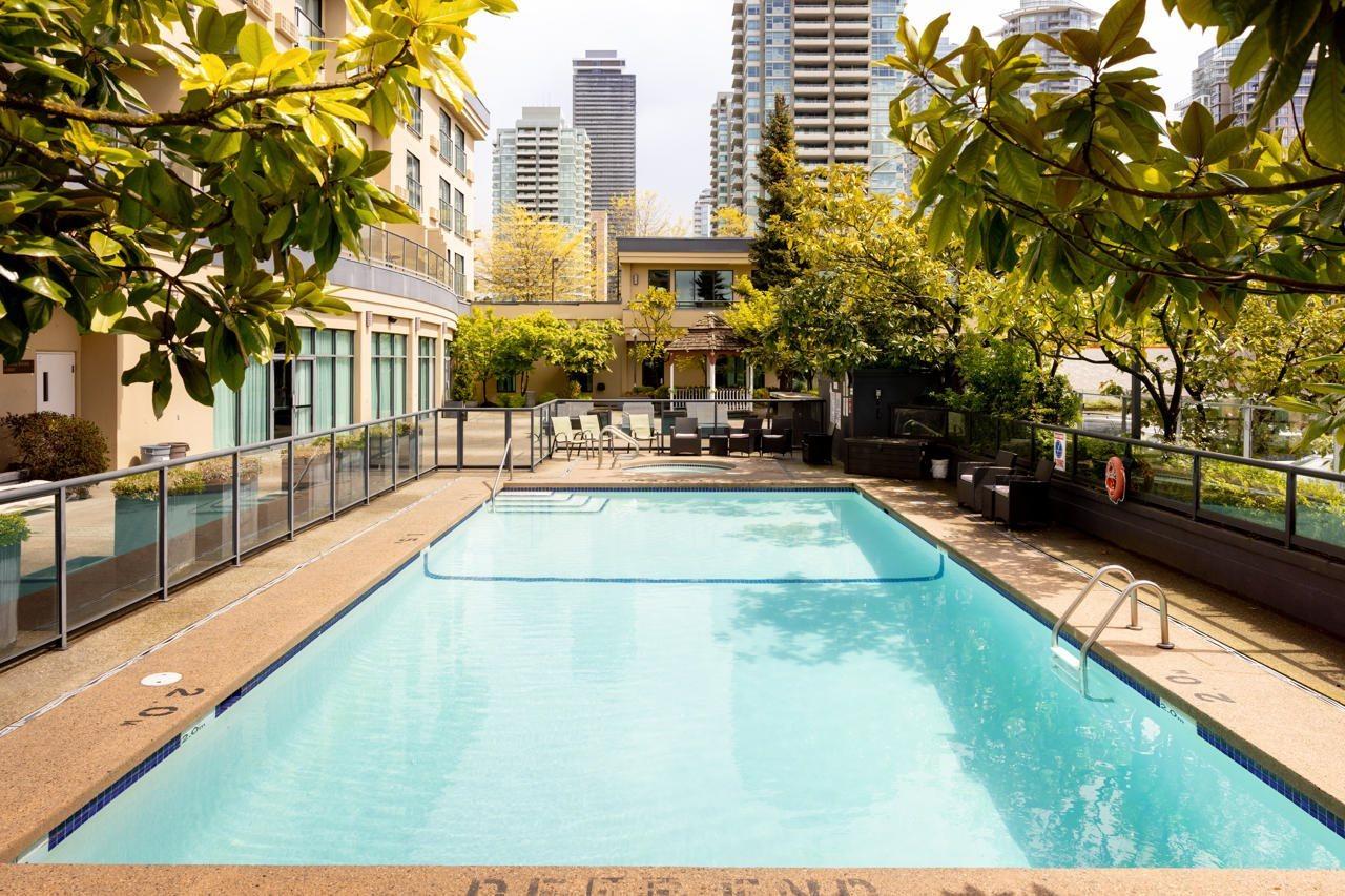 Executive Suites Hotel & Conference Center, Metro Vancouver Бърнаби Екстериор снимка
