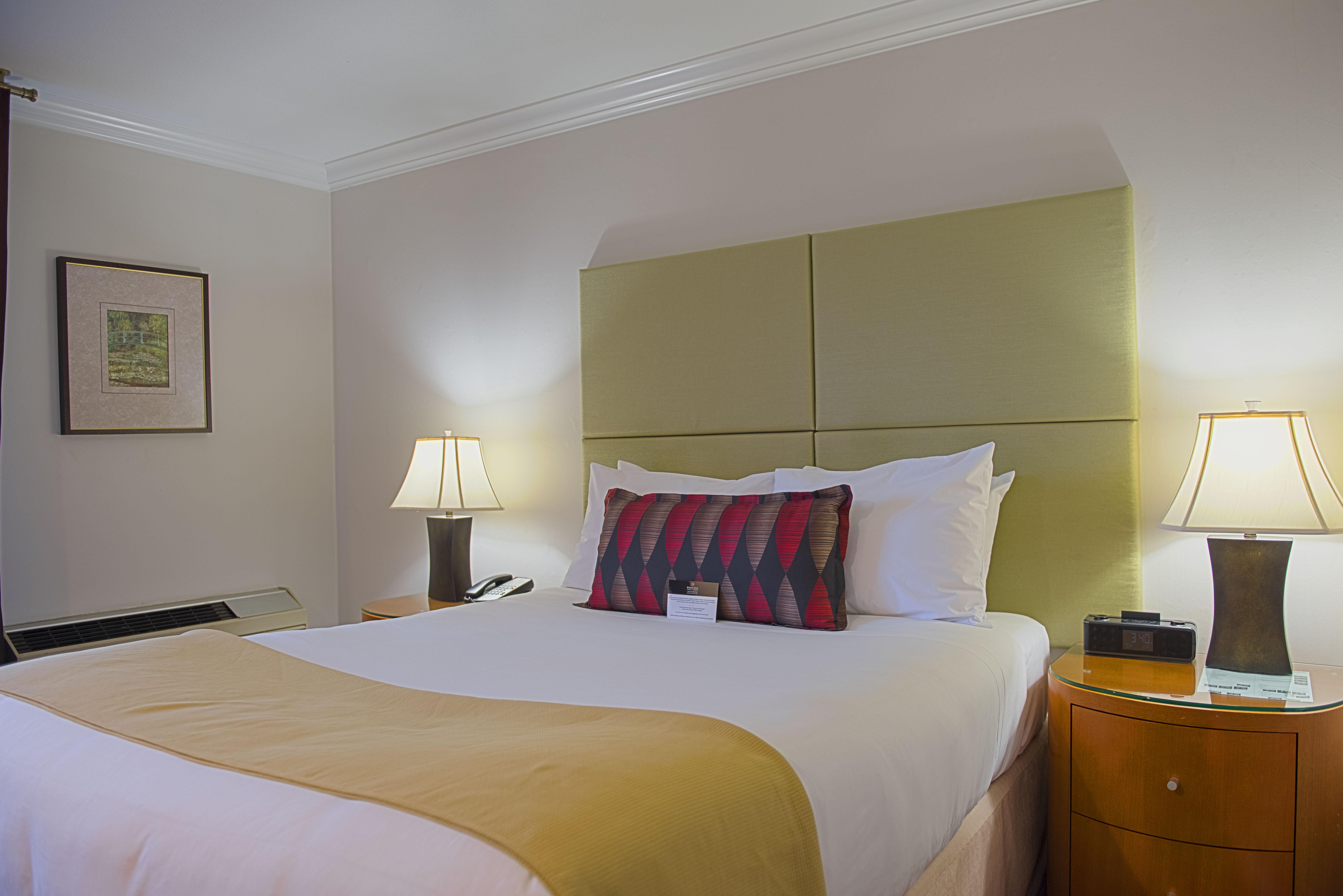 Executive Suites Hotel & Conference Center, Metro Vancouver Бърнаби Екстериор снимка