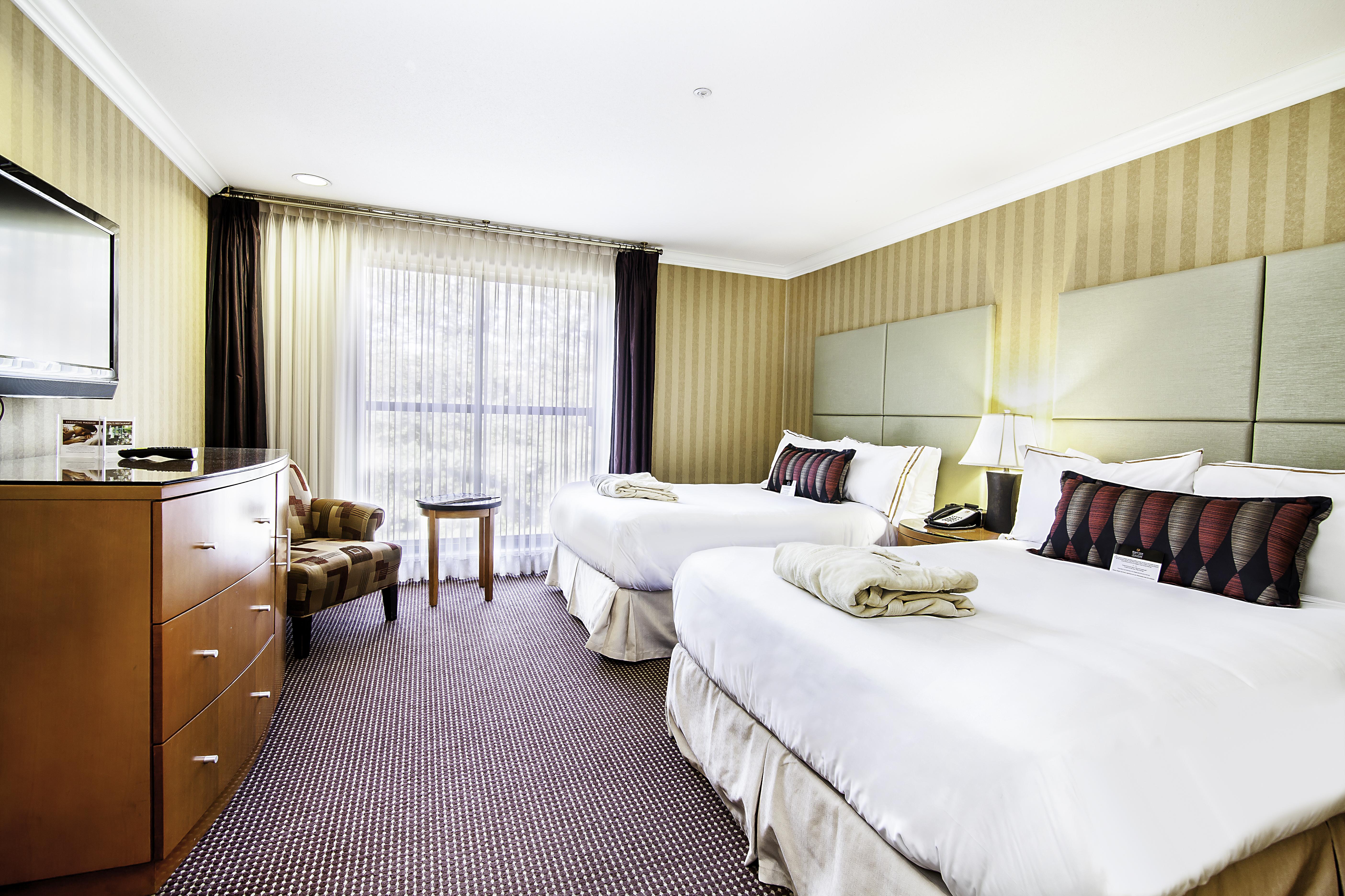 Executive Suites Hotel & Conference Center, Metro Vancouver Бърнаби Екстериор снимка