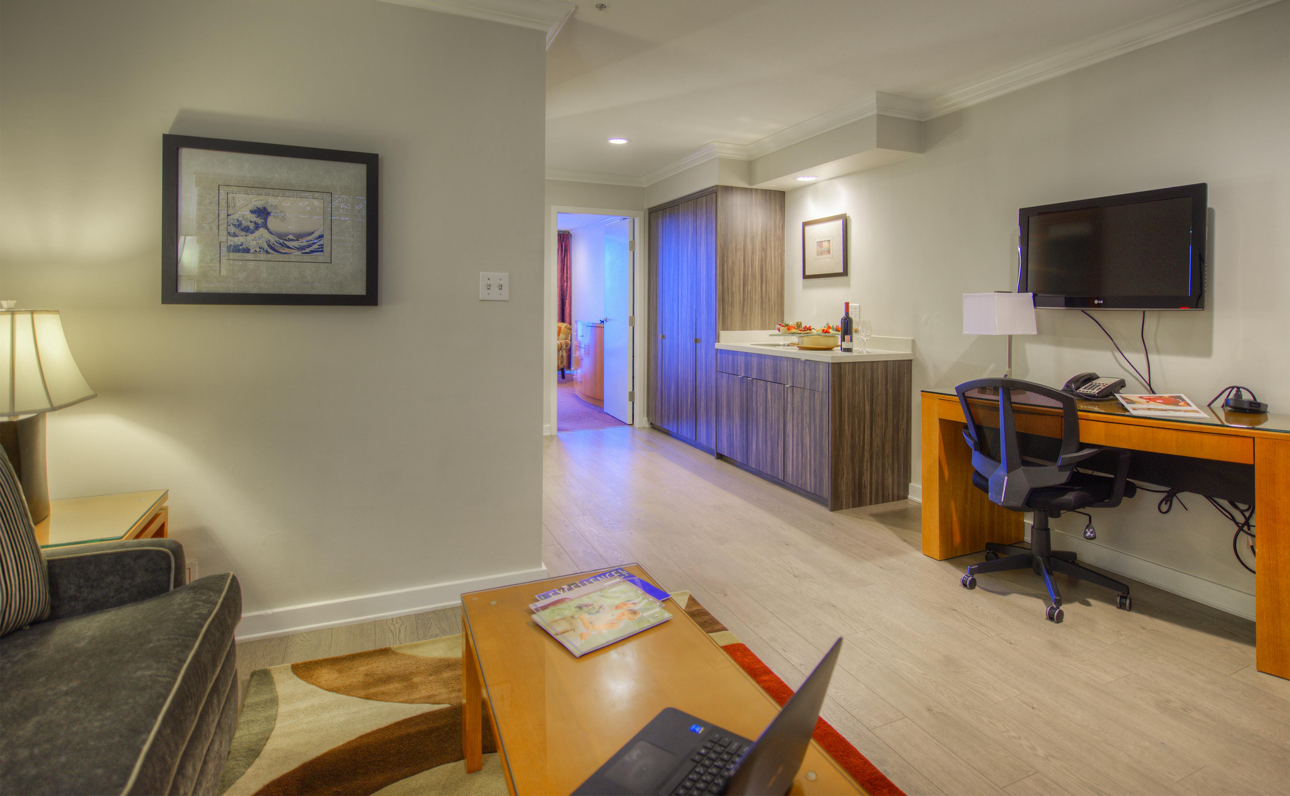 Executive Suites Hotel & Conference Center, Metro Vancouver Бърнаби Екстериор снимка