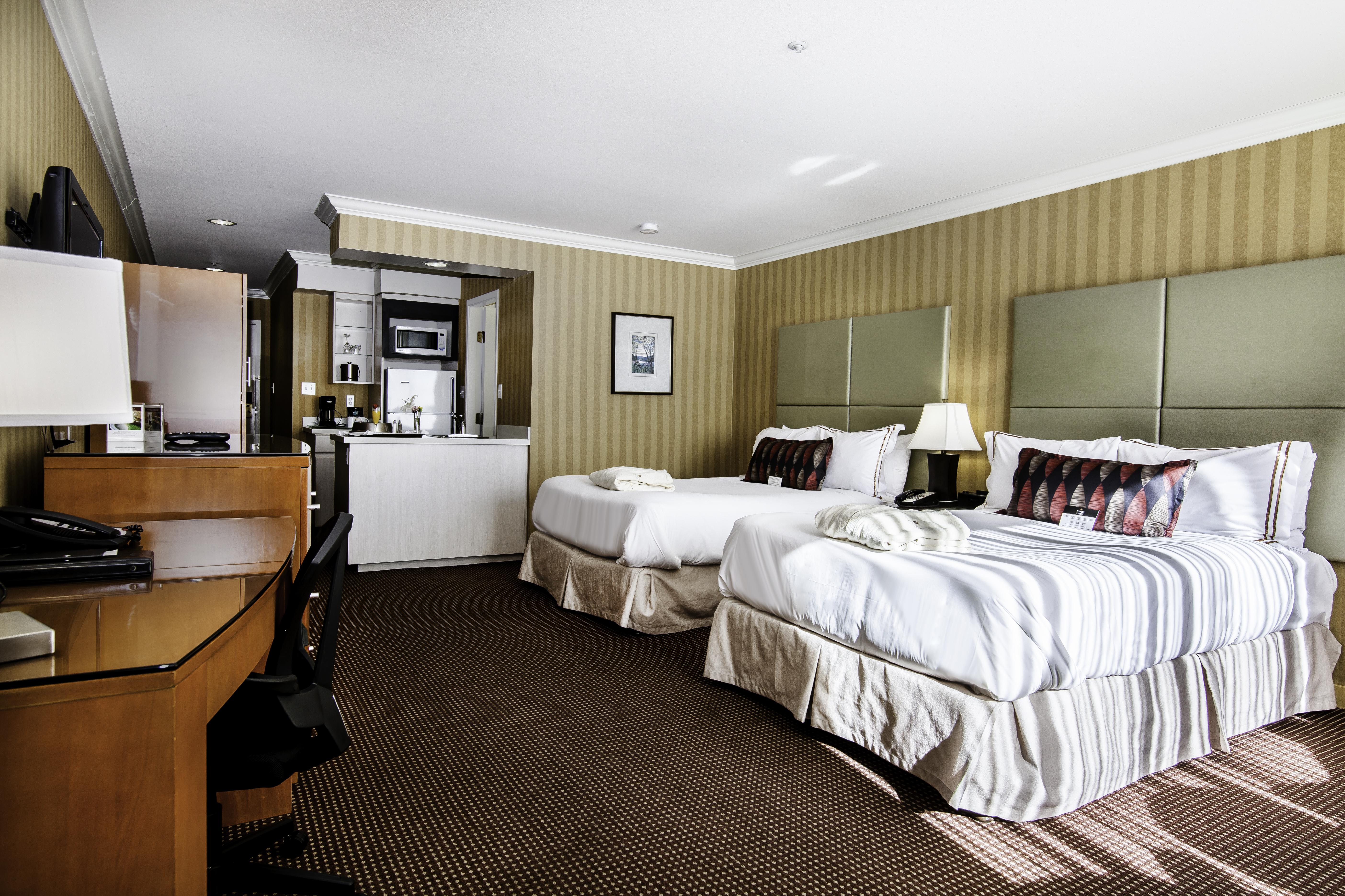 Executive Suites Hotel & Conference Center, Metro Vancouver Бърнаби Екстериор снимка