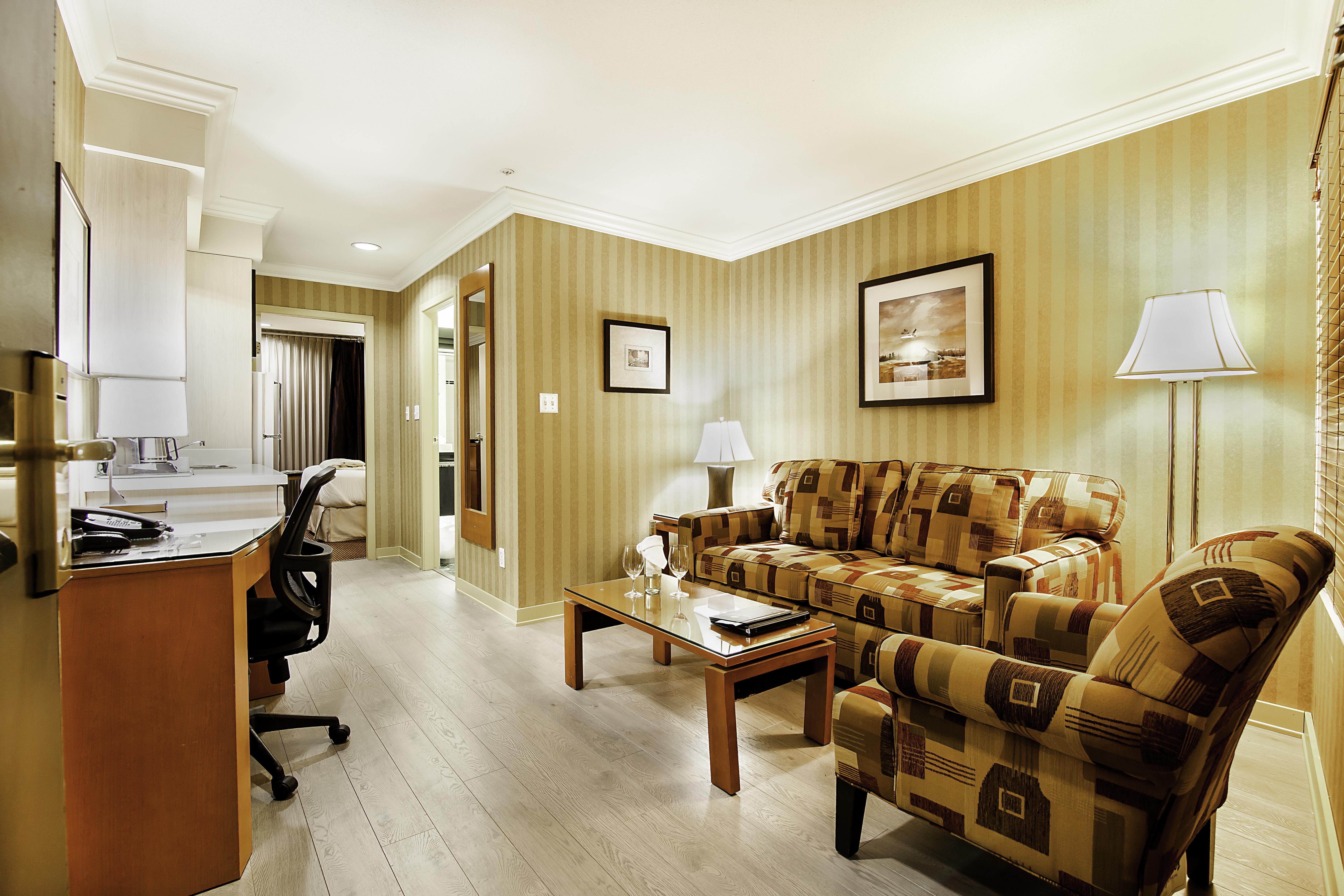 Executive Suites Hotel & Conference Center, Metro Vancouver Бърнаби Екстериор снимка