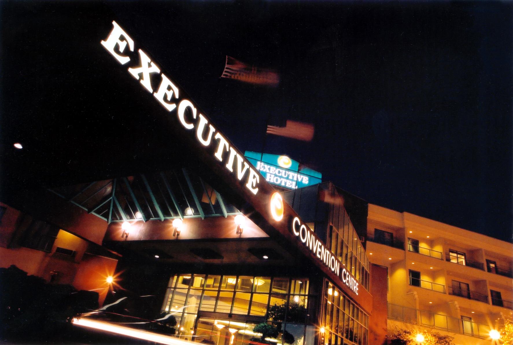 Executive Suites Hotel & Conference Center, Metro Vancouver Бърнаби Екстериор снимка