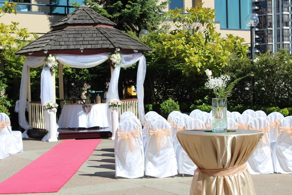 Executive Suites Hotel & Conference Center, Metro Vancouver Бърнаби Екстериор снимка