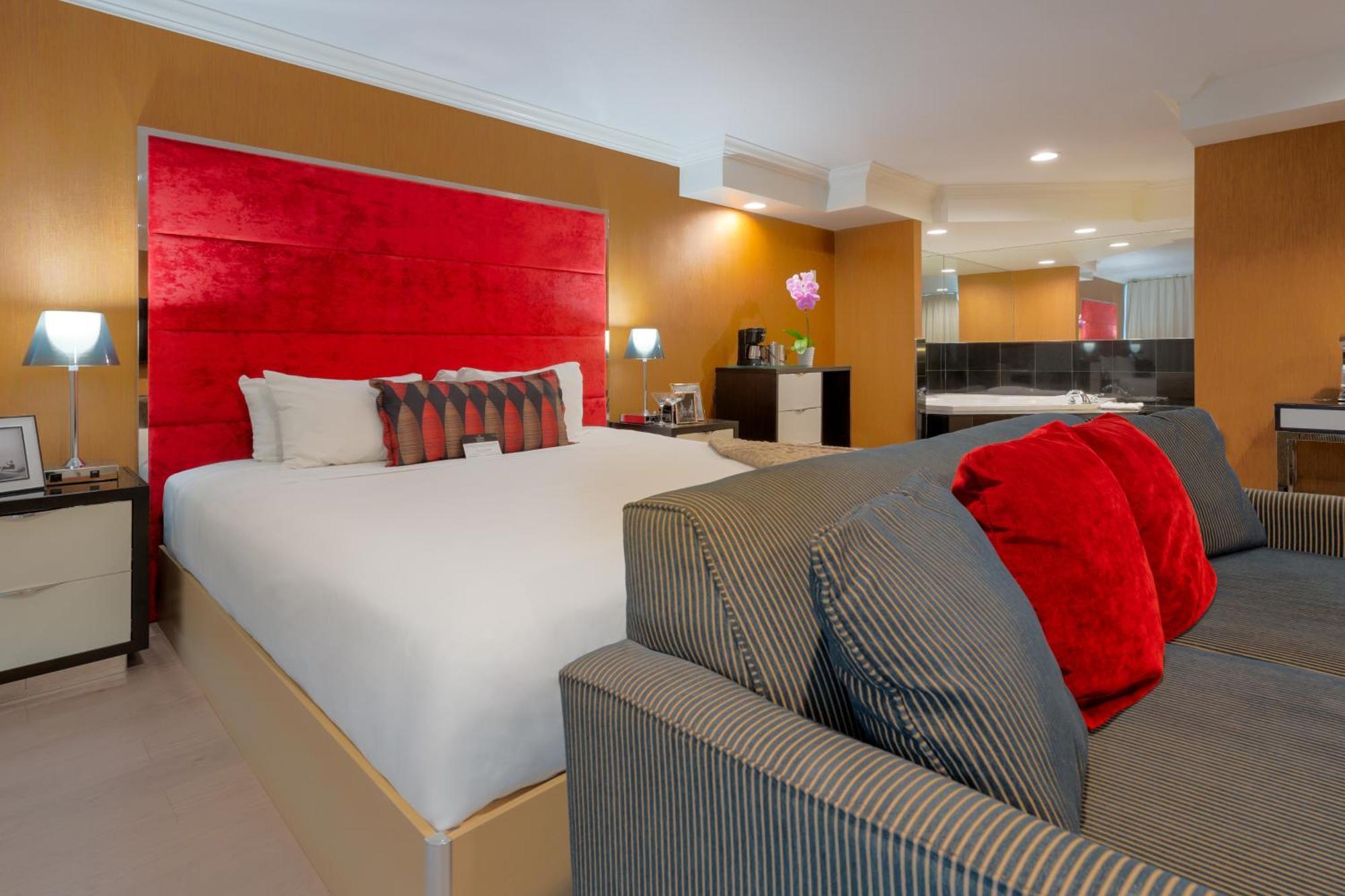 Executive Suites Hotel & Conference Center, Metro Vancouver Бърнаби Екстериор снимка
