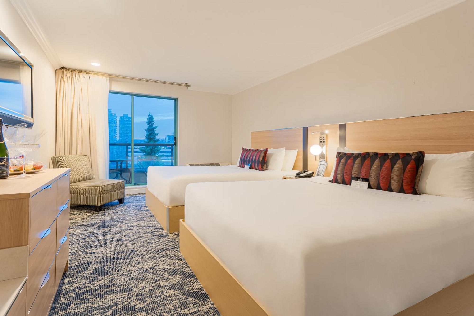 Executive Suites Hotel & Conference Center, Metro Vancouver Бърнаби Екстериор снимка