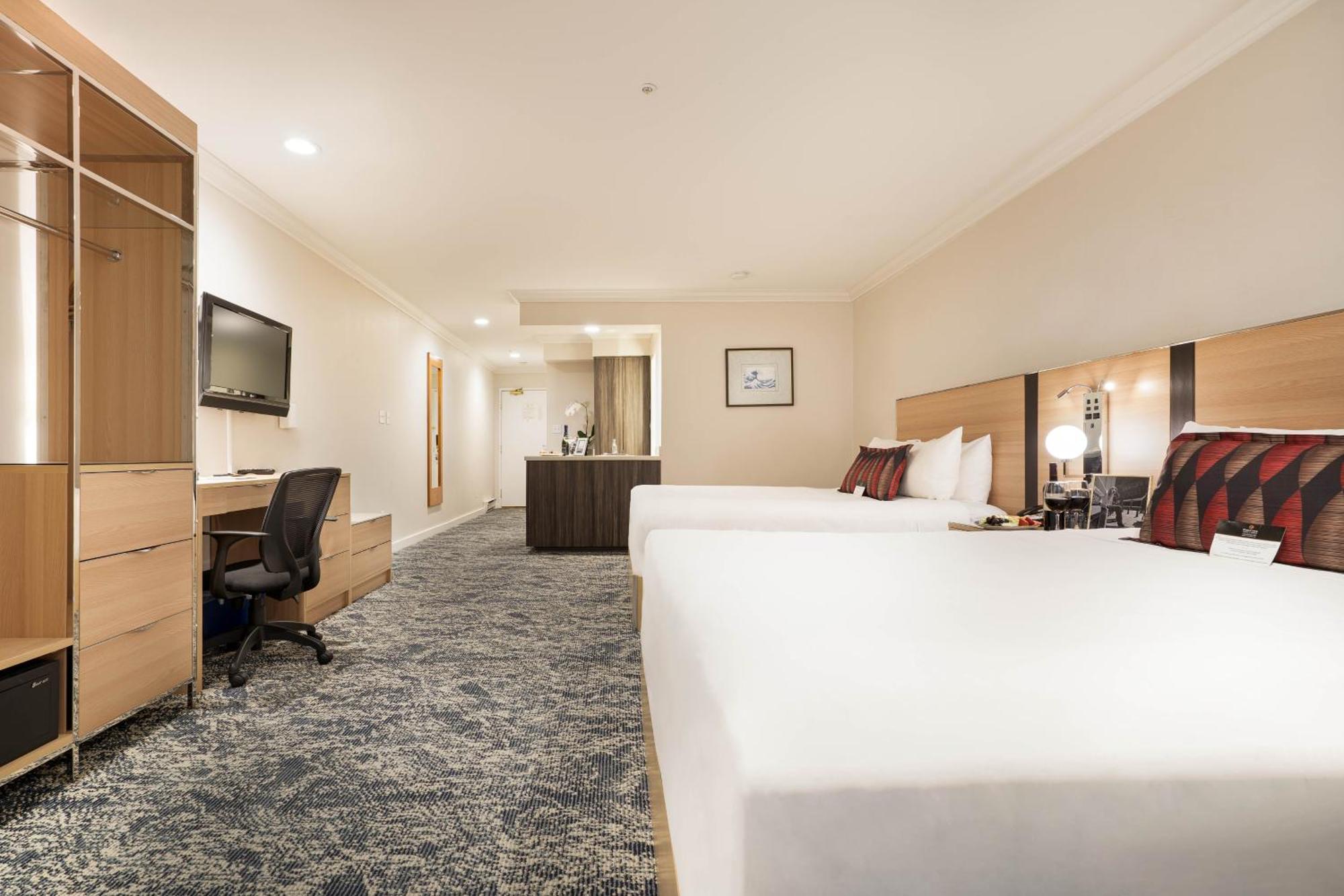 Executive Suites Hotel & Conference Center, Metro Vancouver Бърнаби Екстериор снимка