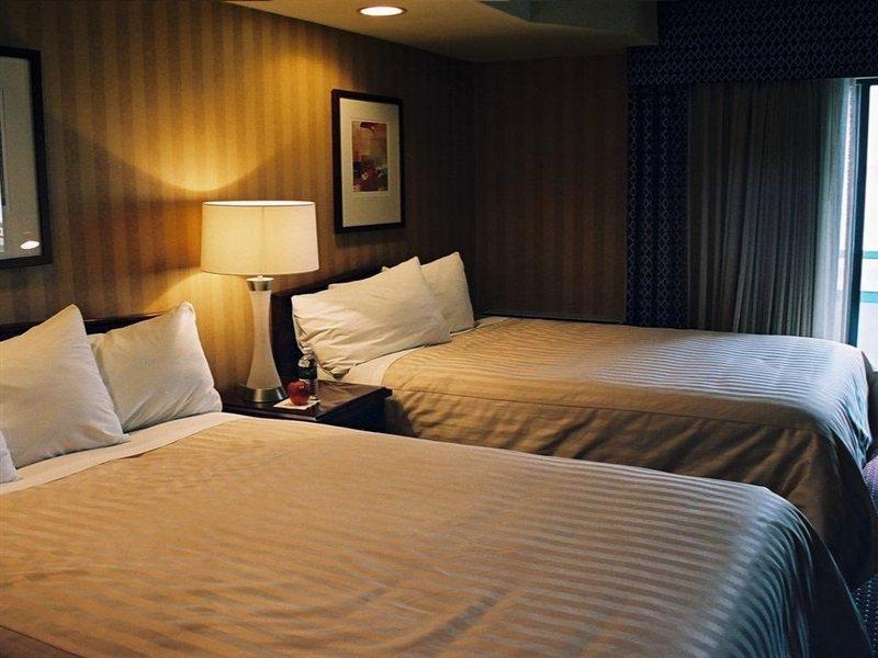 Executive Suites Hotel & Conference Center, Metro Vancouver Бърнаби Екстериор снимка