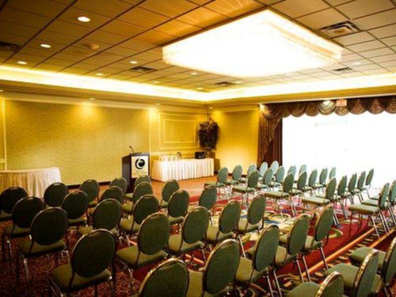 Executive Suites Hotel & Conference Center, Metro Vancouver Бърнаби Екстериор снимка