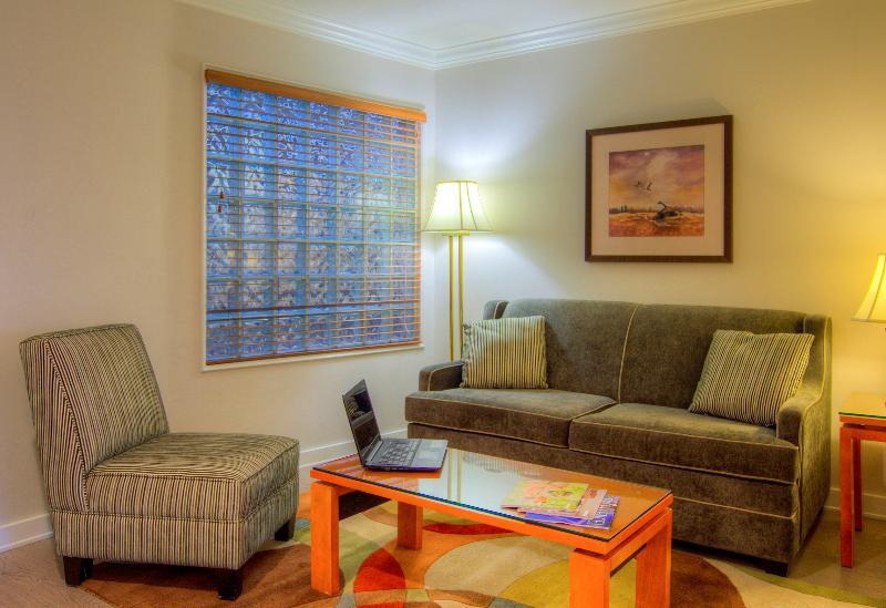Executive Suites Hotel & Conference Center, Metro Vancouver Бърнаби Екстериор снимка